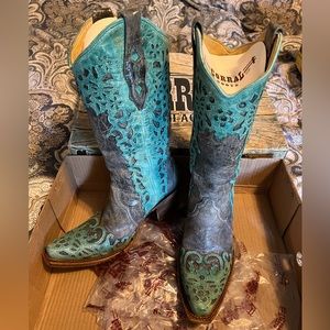 CORRAL Womens cowboy boots.